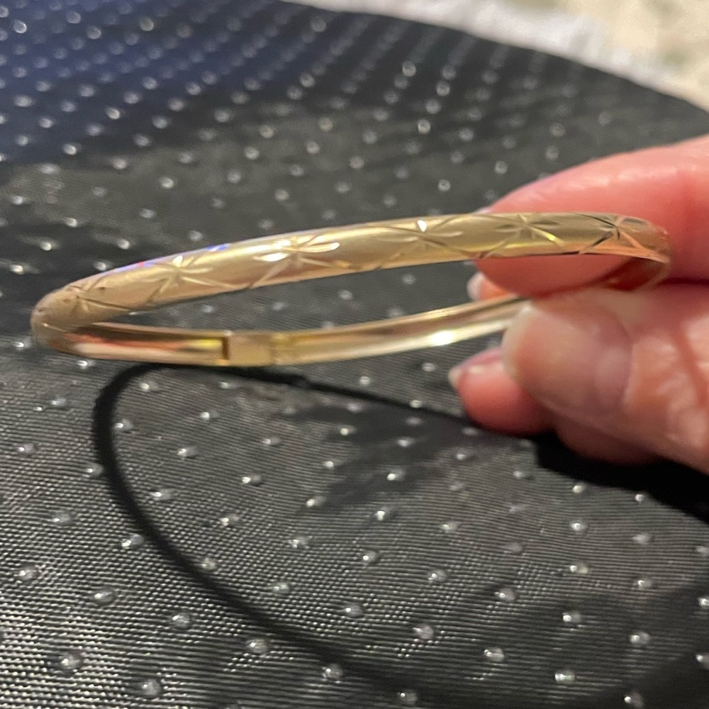 10K Gold Bangle